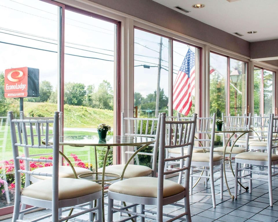 Econo Lodge Buffalo South Hotel in New York