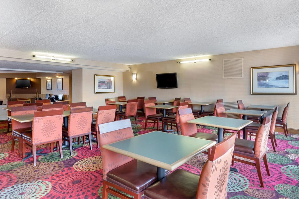Holiday Inn Express Chicago-Downers Grove By IHG Hotel in Lombard