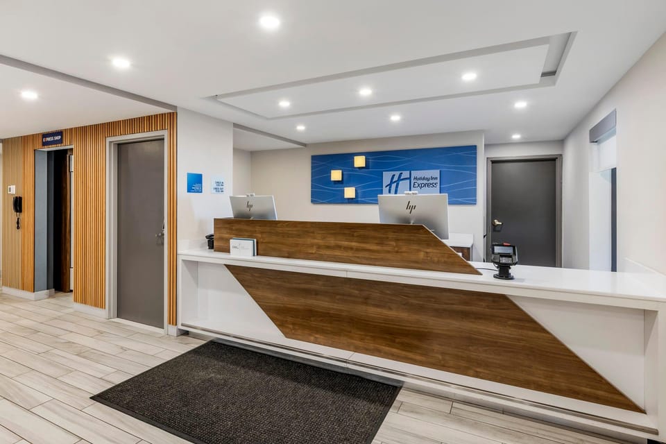 Holiday Inn Express Chicago-Downers Grove By IHG Hotel in Lombard
