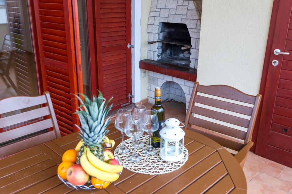 Maru Apartments Hotel in Novalja