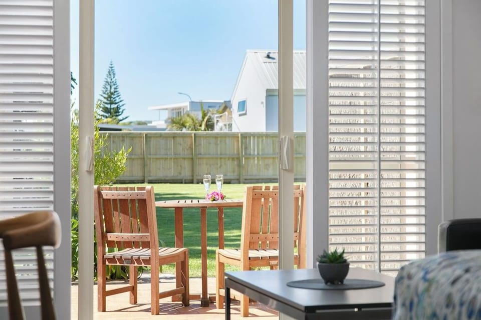 Ocean Beach Wainui Hotel in Gisborne