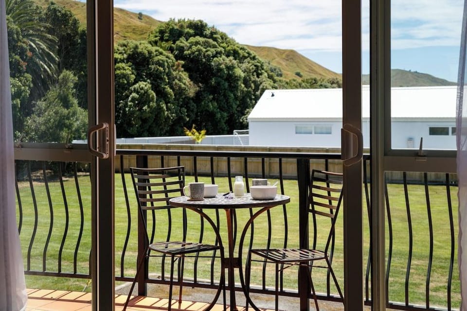 Ocean Beach Wainui Hotel in Gisborne