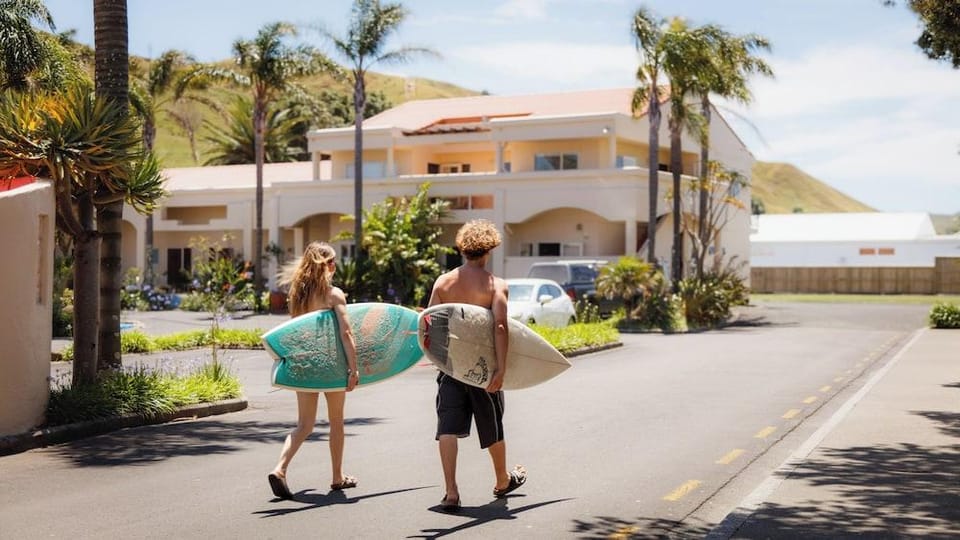 Ocean Beach Wainui Hotel in Gisborne