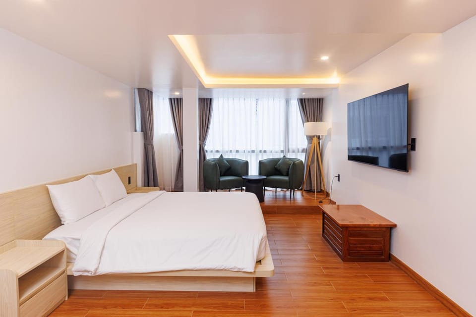 Shared lounge/TV area