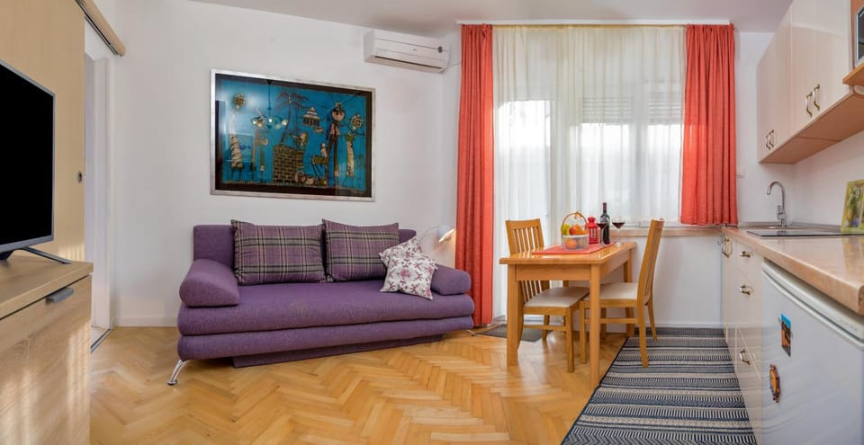 Apartments Emi Hotel in Split