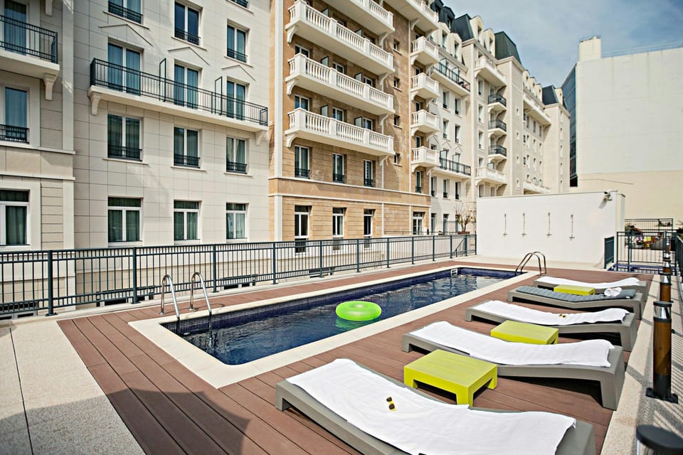 The Social Hub Paris La Défense Apartment hotel in Puteaux
