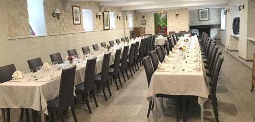 Le Chene Pendragon Hotel in Île-de-France
