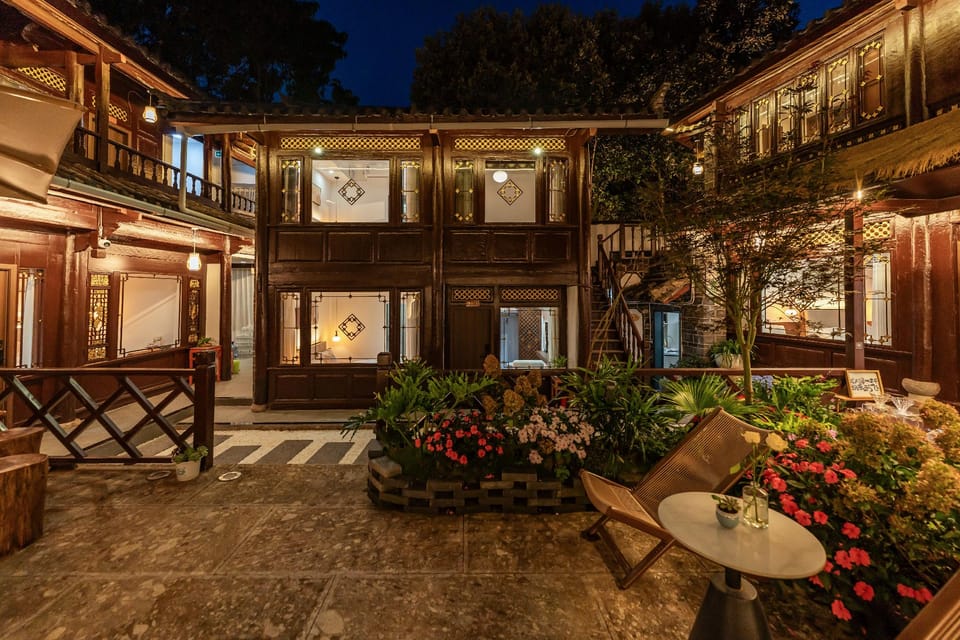 大研阁FLOWER花园美宿(丽江古城木府店) Bed and Breakfast in China