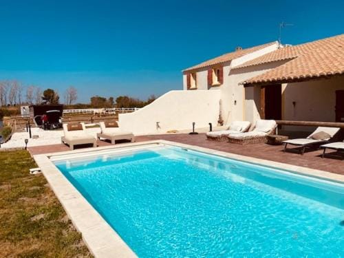 Mas Lou Caloun - Chambre d'Hote face a la piscine en Camargue - Les Saintes Maries de la Mer Hotel in Saintes-Maries-de-la-Mer