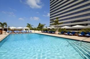 Swimming pool [outdoor]
