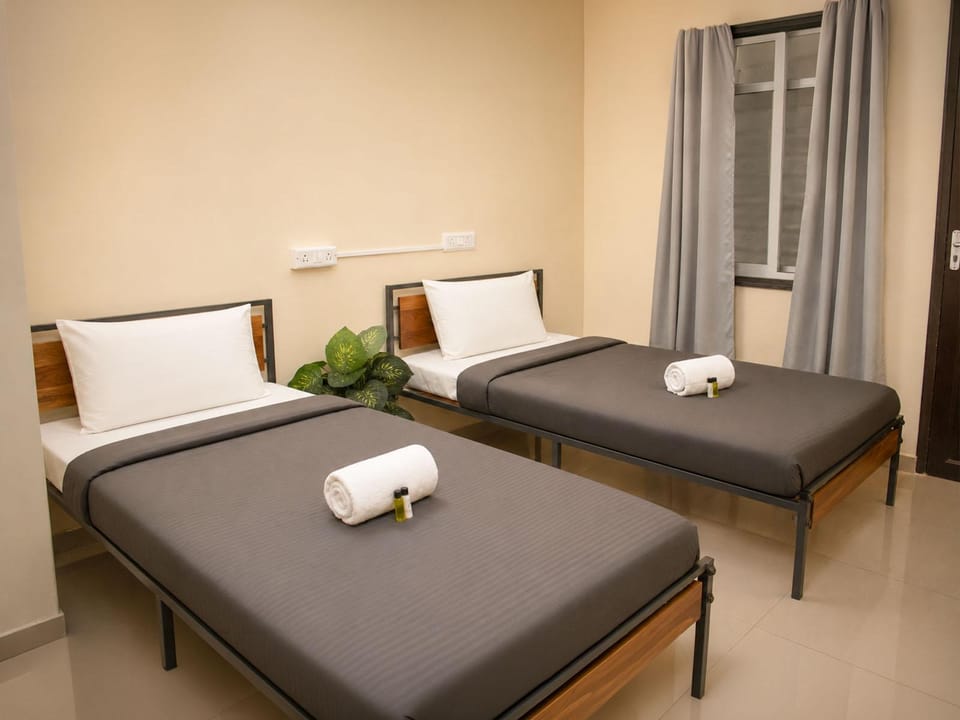 Z Express Pinnacle Hotel in Pune