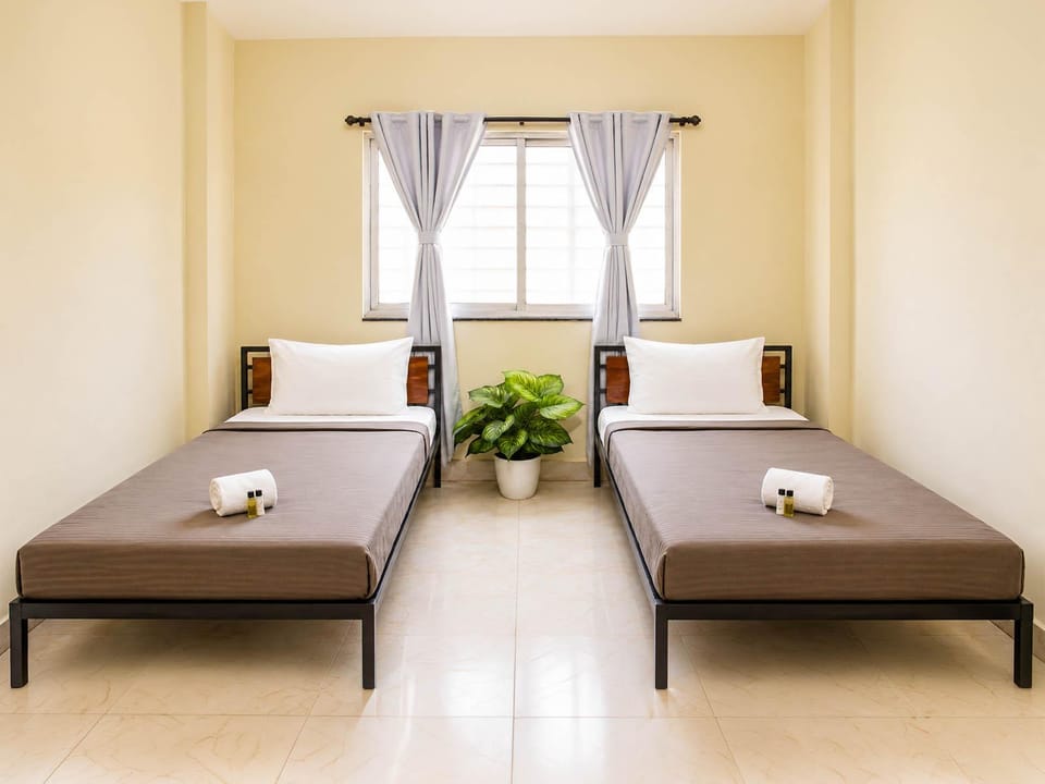 Z Express Wisdom Hotel in Pune