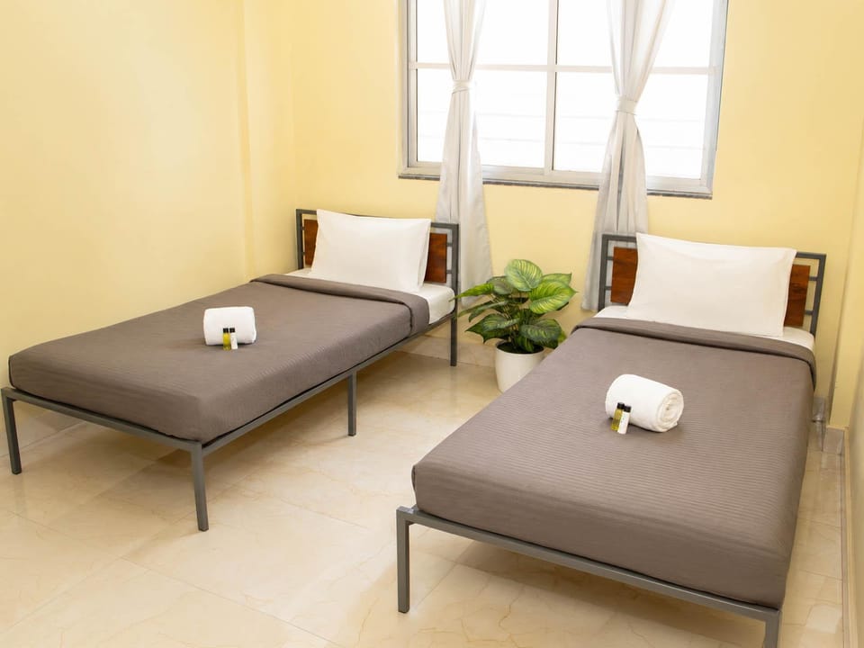 Z Express Wisdom Hotel in Pune