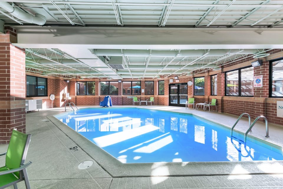 Holiday Inn Express Naperville By IHG Hotel in Naperville