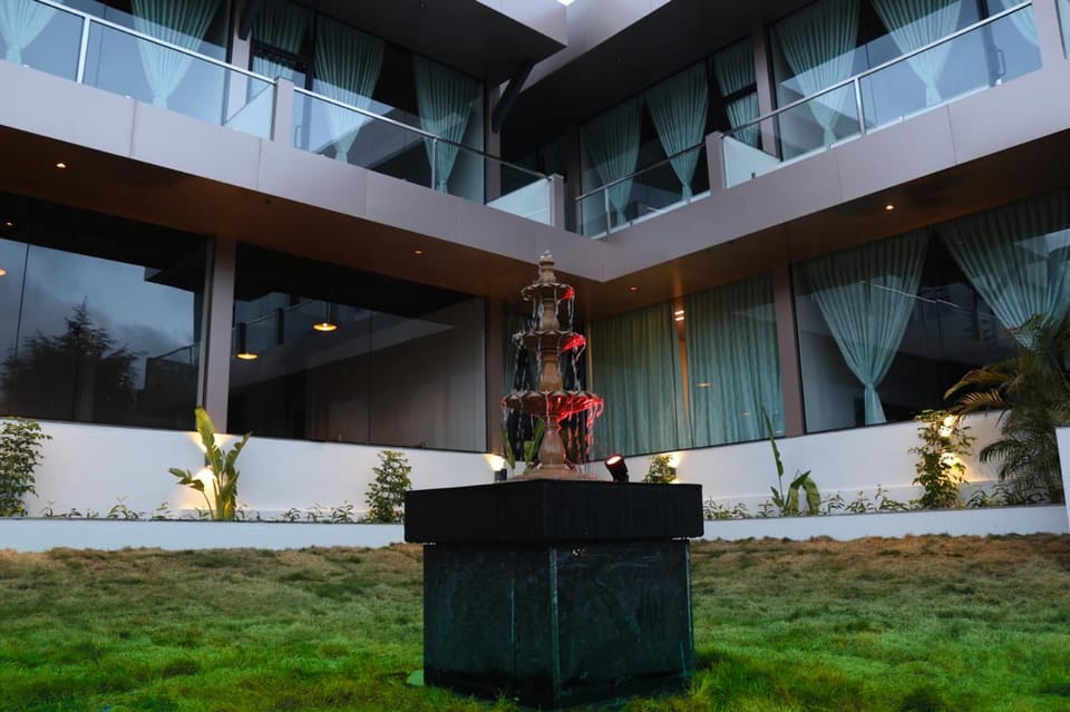 Vintage Inglenook LLP Hotel in Ooty