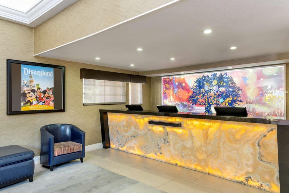 Best Western Plus Raffles Inn & Suites Hotel in Garden Grove