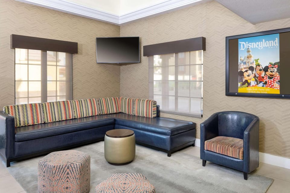 Best Western Plus Raffles Inn & Suites Hotel in Garden Grove