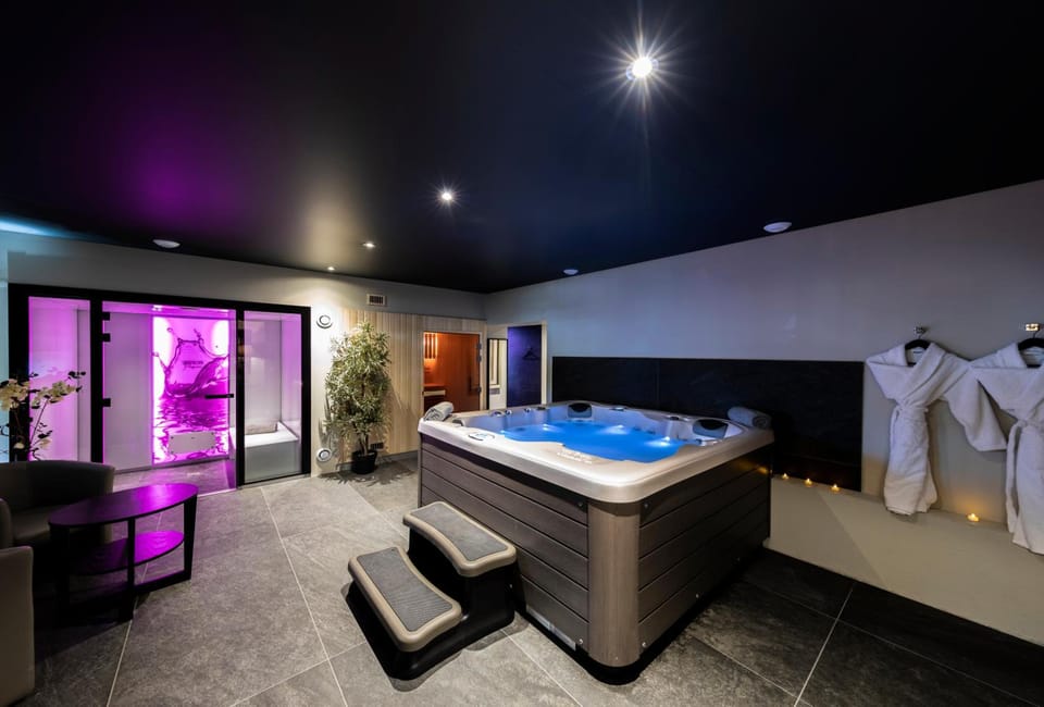 Hot tub