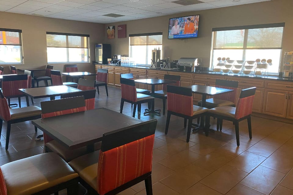 Comfort Suites Peoria I-74 Hotel in Peoria