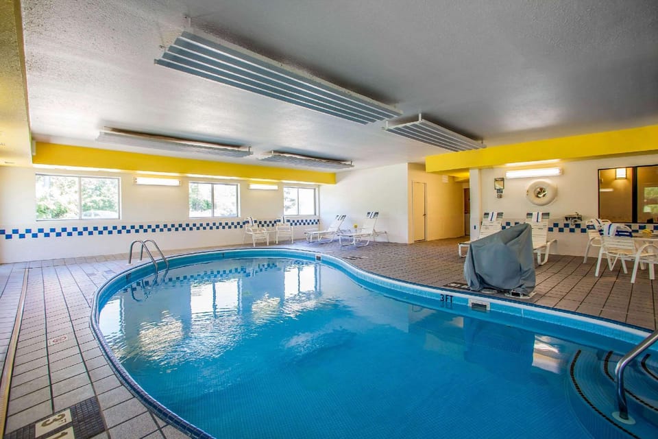 Comfort Suites Peoria I-74 Hotel in Peoria