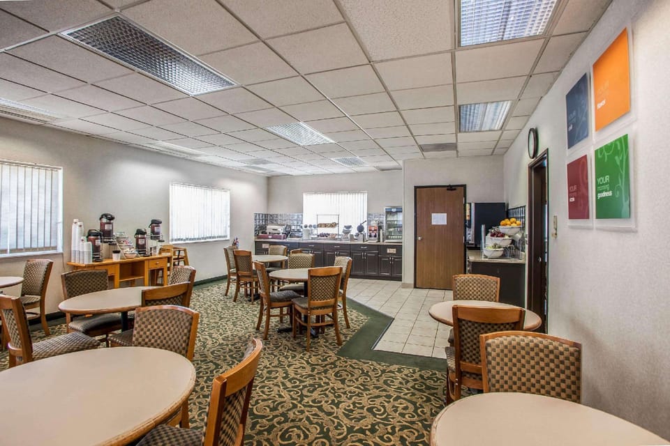 Comfort Suites Peoria I-74 Hotel in Peoria