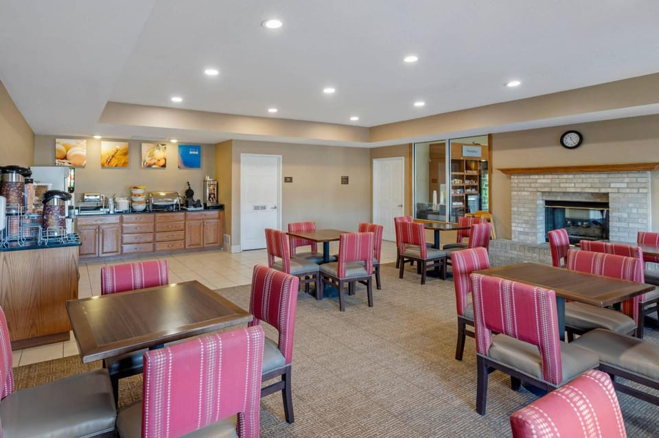 Comfort Suites Normal University Area Hotel in Normal