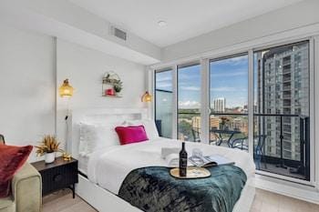 Fillmore Downtown Suites Hotel in Toronto
