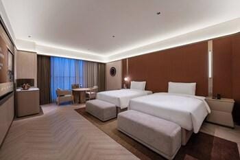 Crystal Hotel Qingdao Liaoyang West Road Hotel in Qingdao