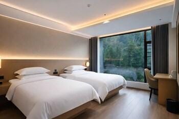LeeFeng Yellow Dragon Cave Inn Hotel in Hubei