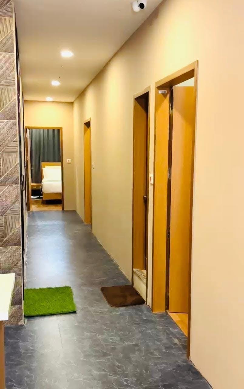 Hotel Silver Retreat Hotel in Gandhinagar