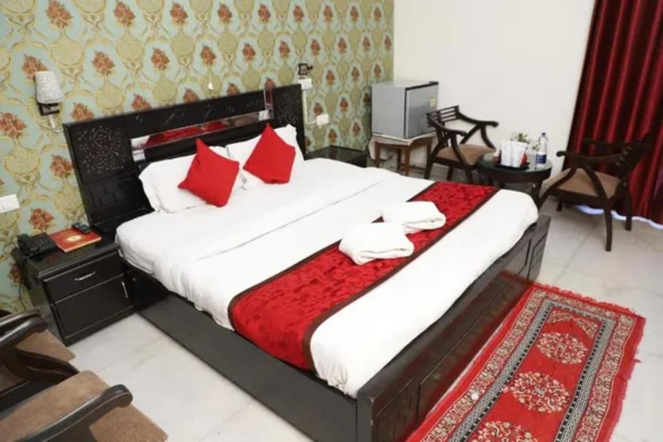 FabHotel Eshvan Hotel in Noida