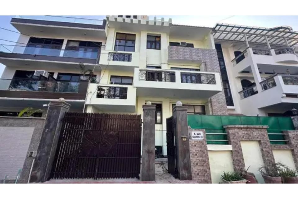 FabHotel Eshvan Hotel in Noida