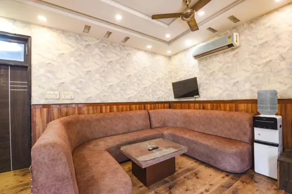 FabHotel Shubham Villa Hotel in Noida
