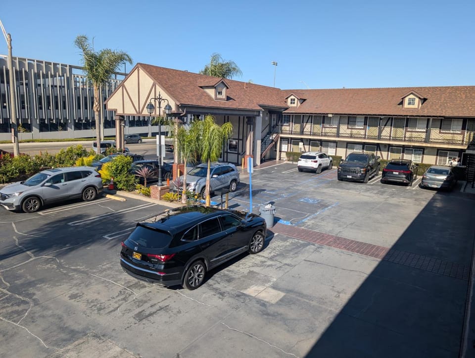 Cabana Inn & Suites Hotel in Long Beach
