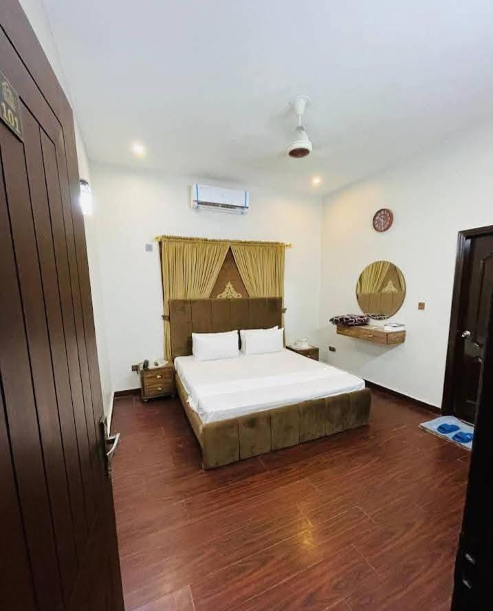 Sunset View Guest House Hotel in Karachi