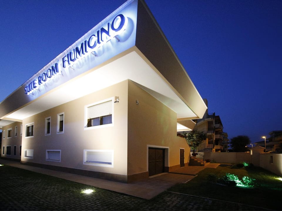 Suite Room Fiumicino Hotel in Lazio