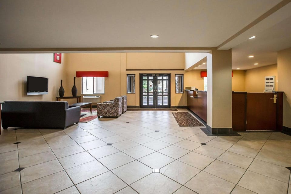 Econo Lodge Inn & Suites Monroe Hotel in Jerusalem Township