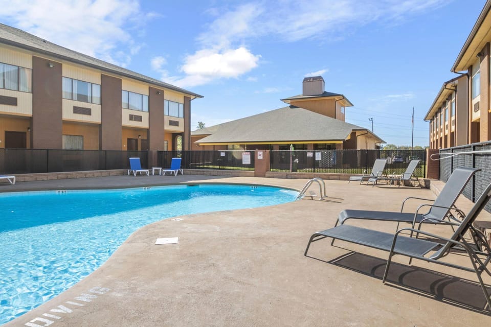 Quality Suites Hickory South Hotel in Hickory