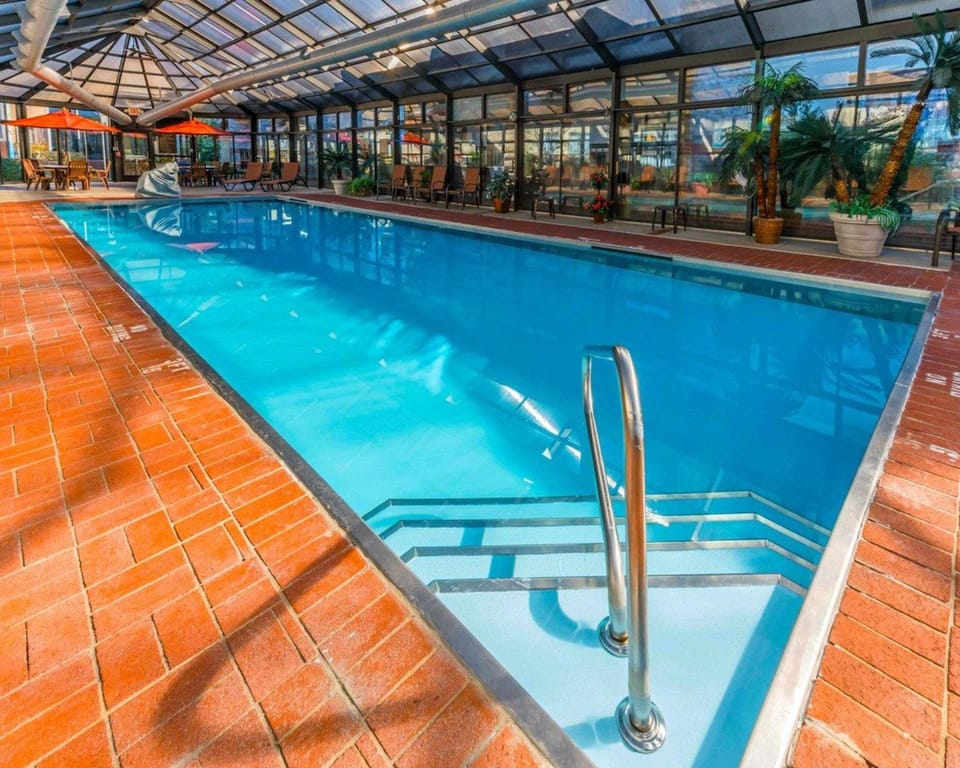 Comfort Inn & Suites Erie - Splash Lagoon Indoor Waterpark Hotel in Millcreek Township