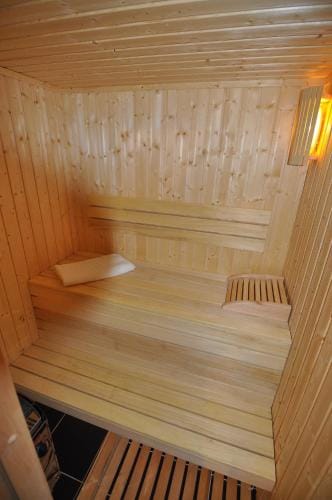 Chalet Escapade with Sauna Hotel in Montenegro