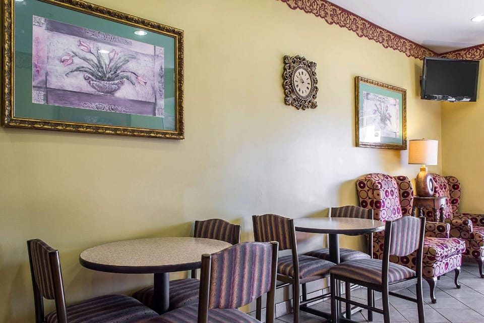 Econo Lodge Louisville Airport Hotel in Louisville