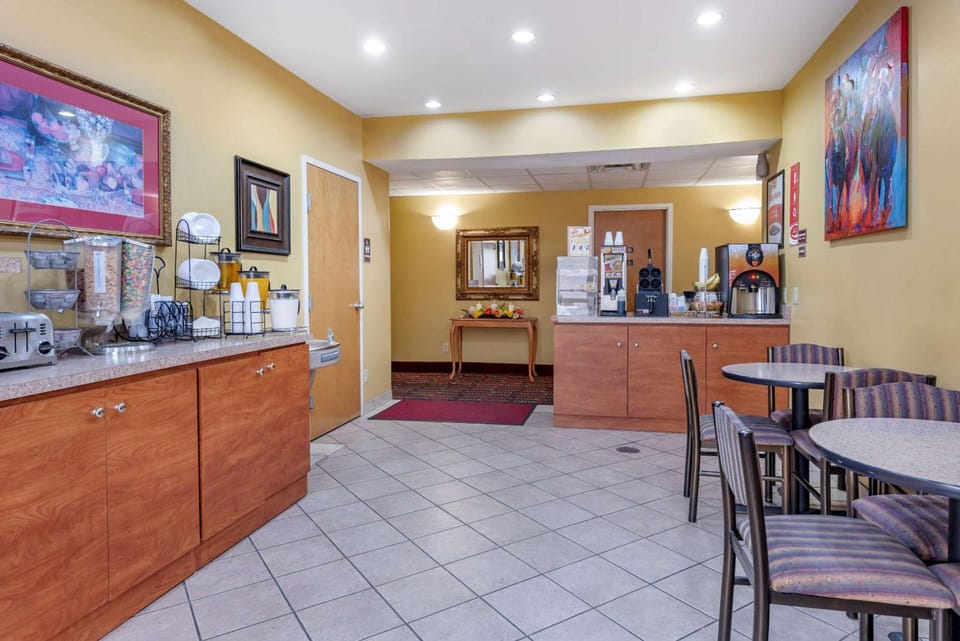 Econo Lodge Louisville Airport Hotel in Louisville