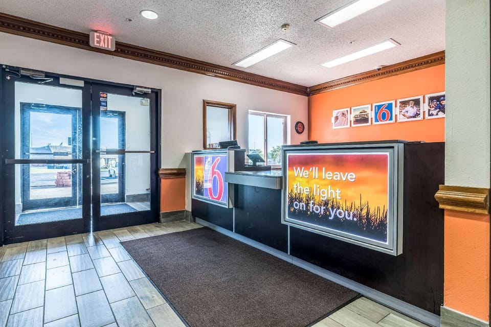 Motel 6 Indianapolis, IN - Southport Hotel in Perry Township