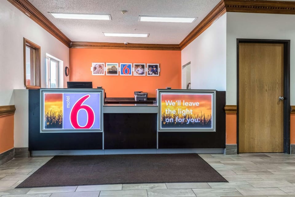 Motel 6 Indianapolis, IN - Southport Hotel in Perry Township