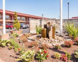 Quality Inn & Suites Airport Hotel in Parkrose