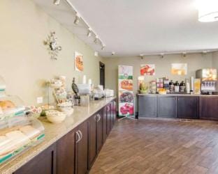 Quality Inn & Suites Airport Hotel in Parkrose