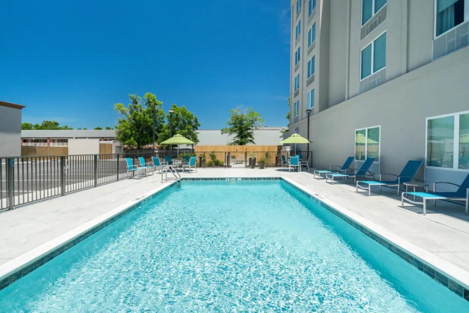 La Quinta Inn & Suites by Wyndham Mobile Hotel in Mobile