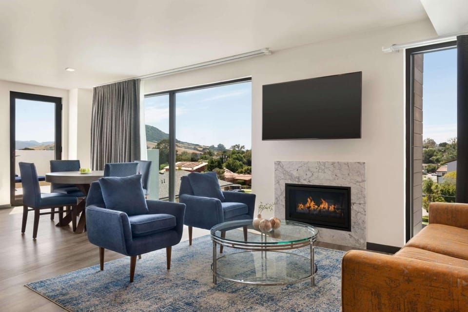 La Quinta Inn & Suites by Wyndham San Luis Obispo Downtown Hotel in San Luis Obispo