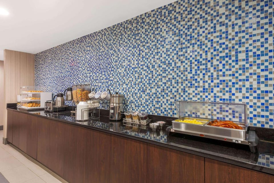 La Quinta Inn & Suites by Wyndham Aberdeen-APG Hotel in Aberdeen