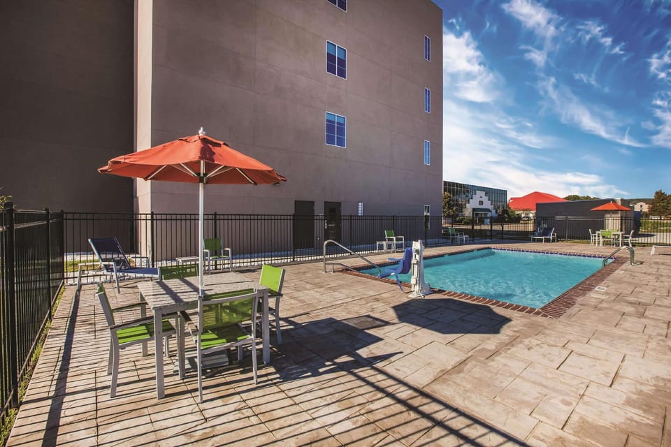 La Quinta Inn & Suites by Wyndham Baton Rouge - Port Allen Hotel in Mississippi